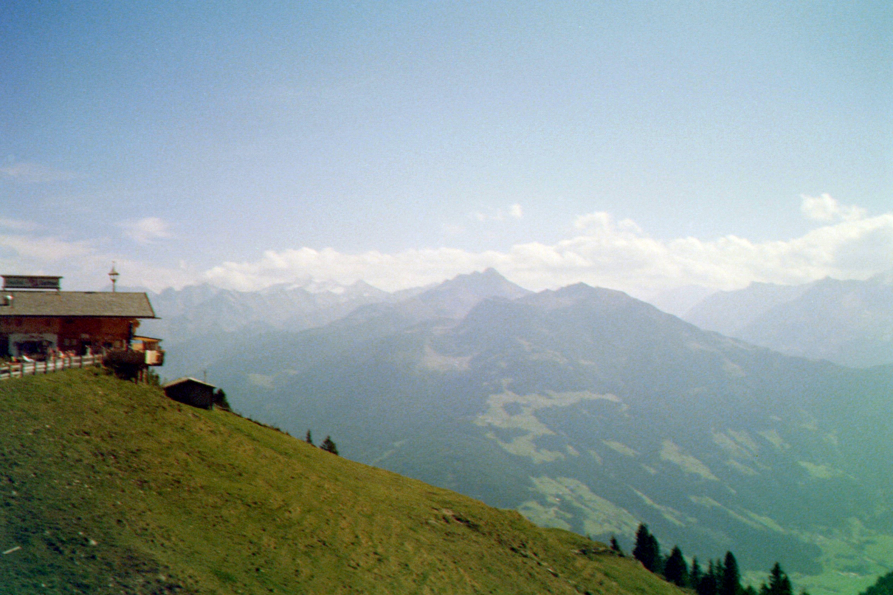 027_10a.jpg