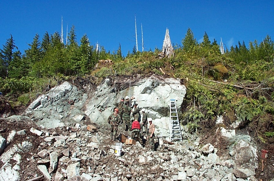 052501 loading at 10+700 02.JPG