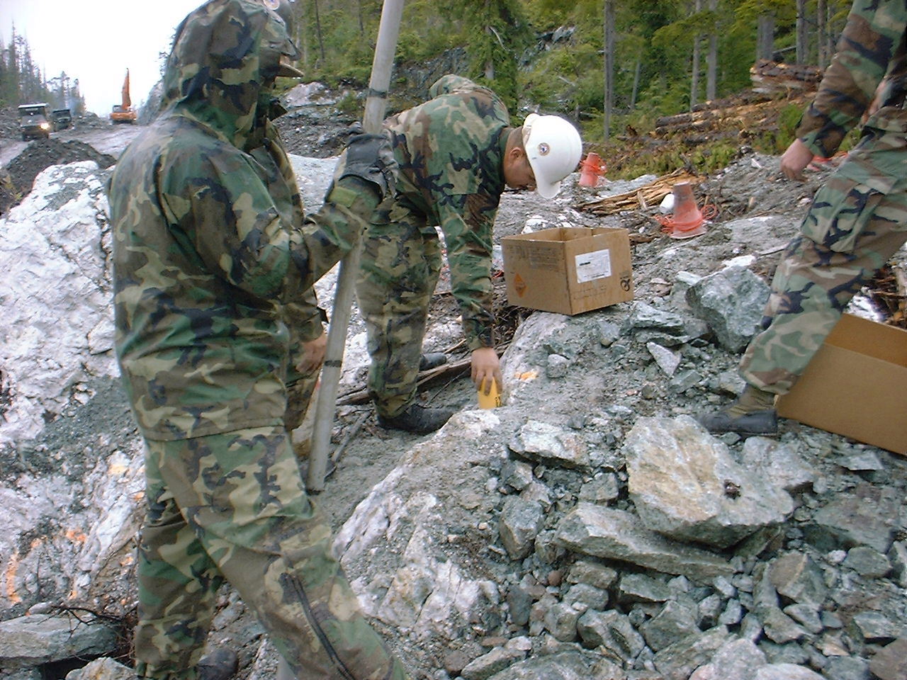 061401 Blast Loading Fox 01.JPG