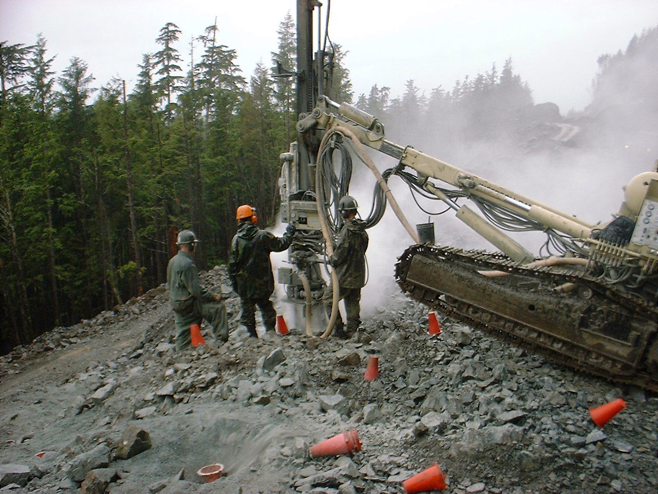 071401 EOCN Hunt  & Shepard Drilling.JPG