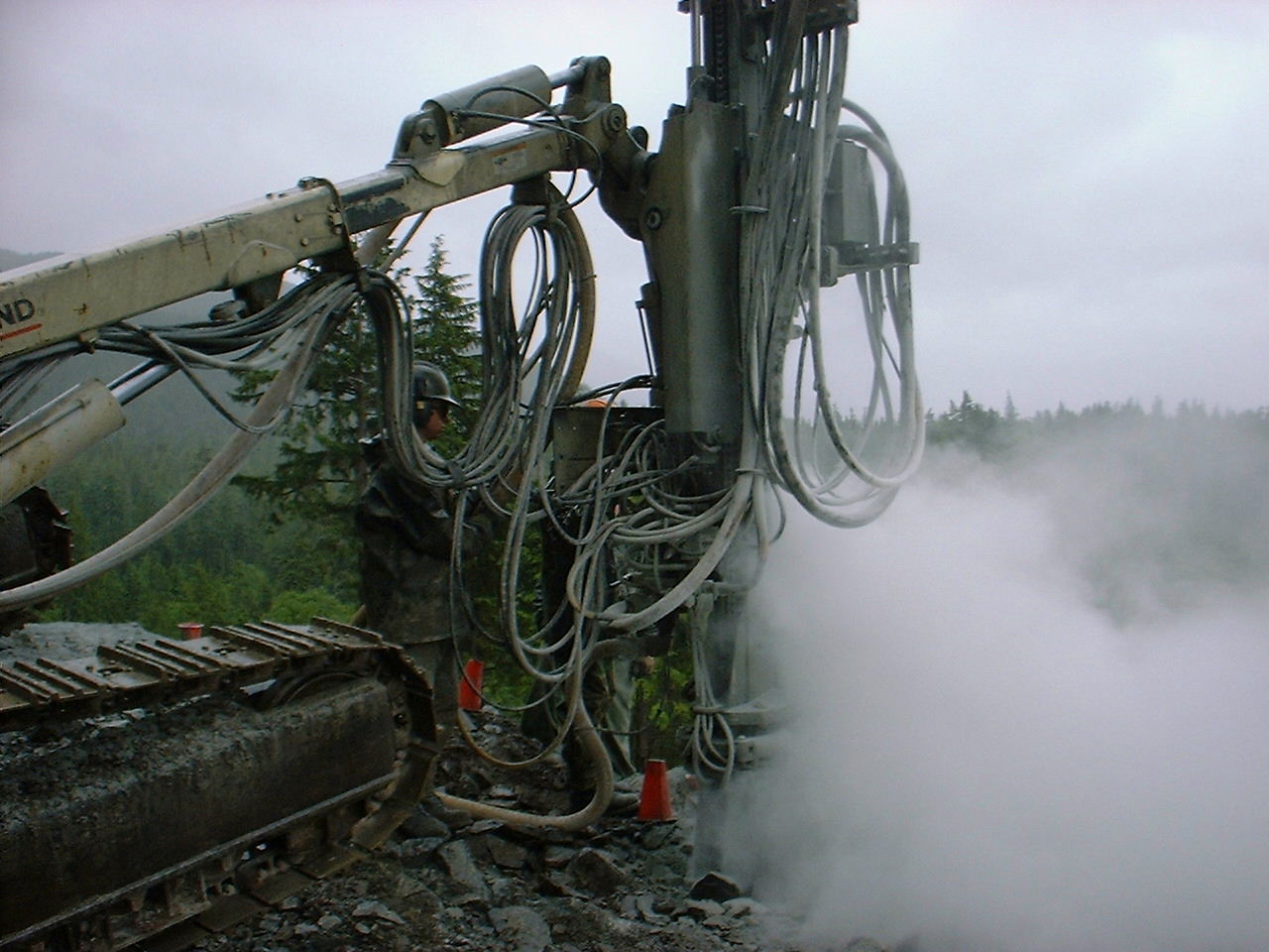 071401 EOCN Hunt  Drilling.JPG