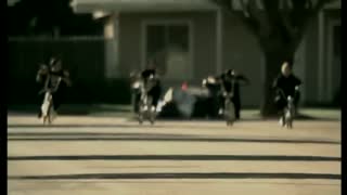 Good Charlotte - The Anthem (Official Video).mp4