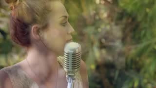 Miley Cyrus - The Backyard Sessions - _Jolene_.mp4