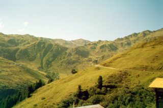 032_05a.jpg