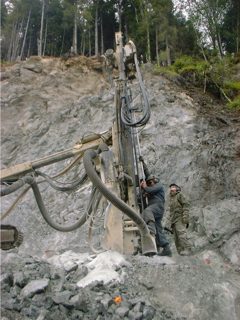 061401 Drilling Shepard, Vitug, Winney 9+800 03.JPG